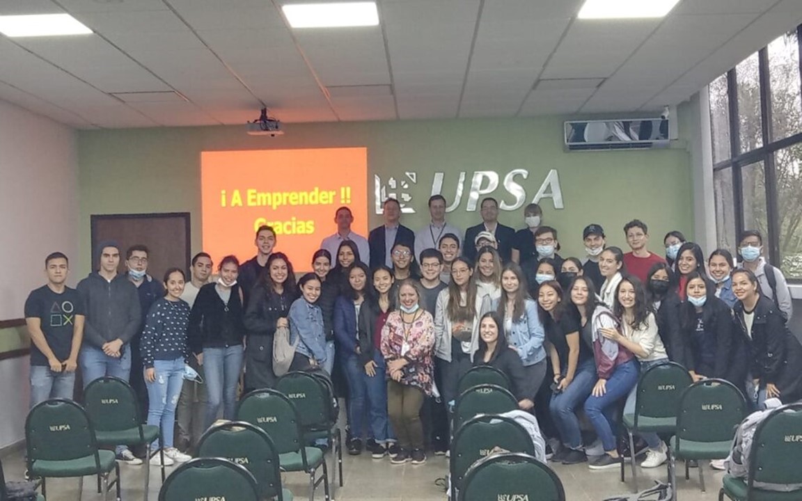 Conferencia del Libro “El Manual de Startups en Bolivia” en la UPSA
